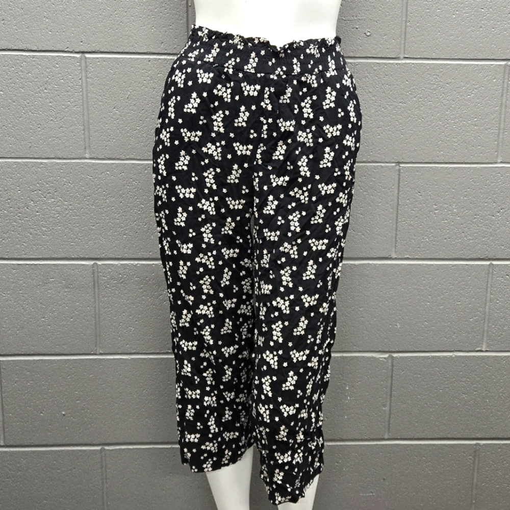 Hunters Womens loose capri culottes black with shit flowers